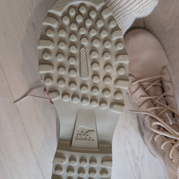 Sorel Women's Beige Lace-Up Boots - Picture 6 of 6